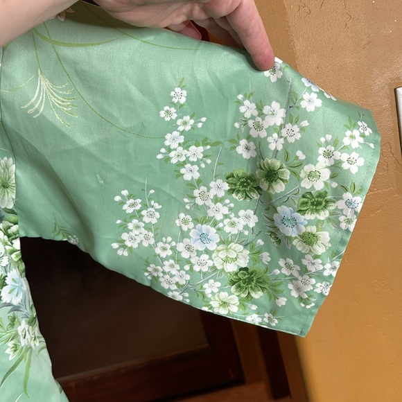 Vintage EXCELLENT QUALITY Brand Made In Japan Kimono Robe One Size Green White - Picture 3 of 6